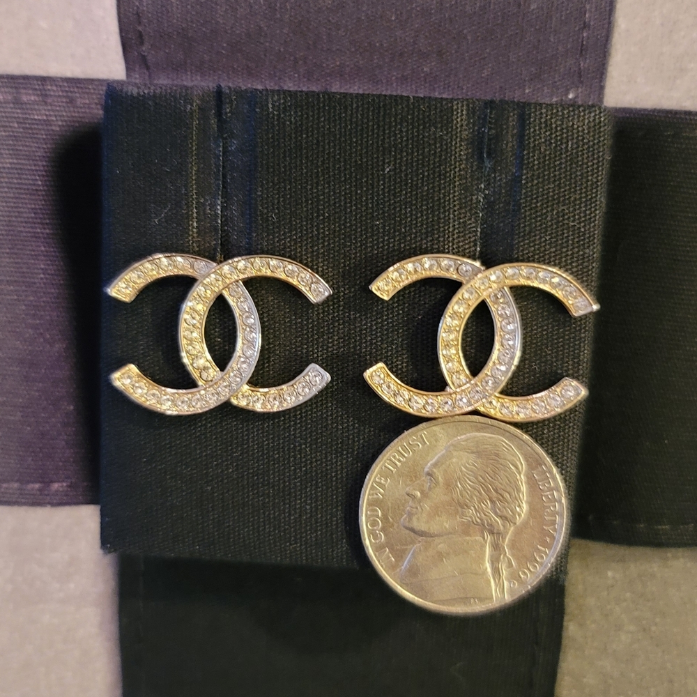 🦋Chanel🦋 CC Stud Earrings - Picture 10 of 10